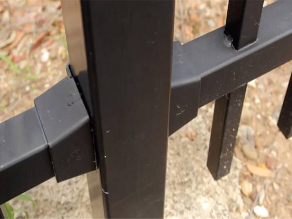 Railing brackets are firmly fixed to the steel fence post.