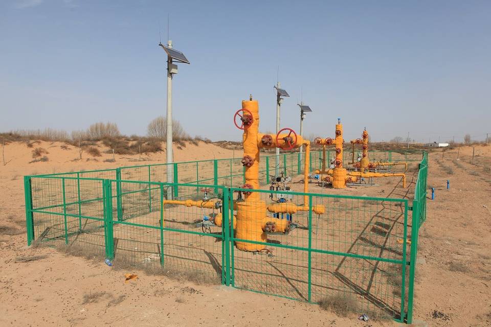 Many oil & gas pipes are protected by the oil field fence made of welded wire mesh panels.